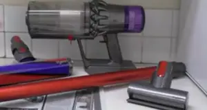 Can Dyson Vacuum Blow Air