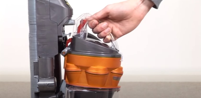 How to Remove the Wand from a Dyson Vacuum? - Cleaning Beasts