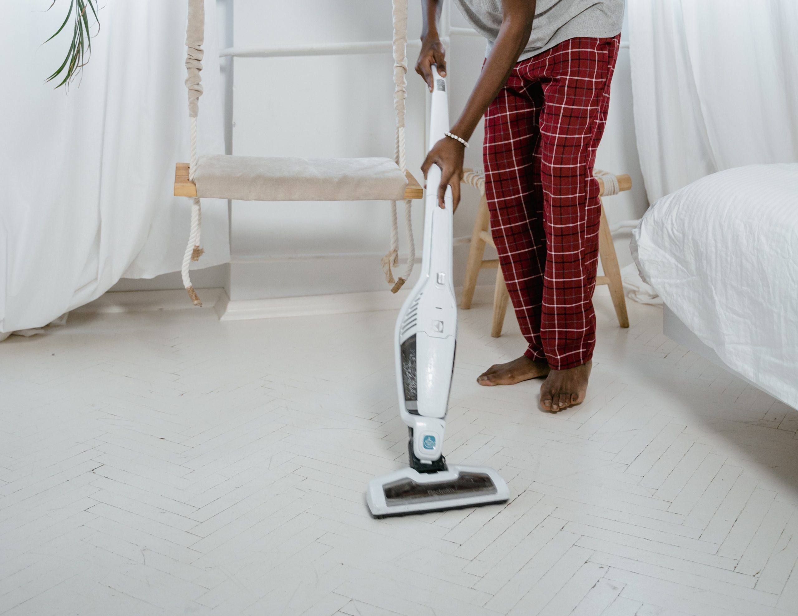 How to Use Attachments on Dyson Vacuum Cleaning Beasts