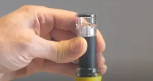How to Use Vacuum Wine Stopper
