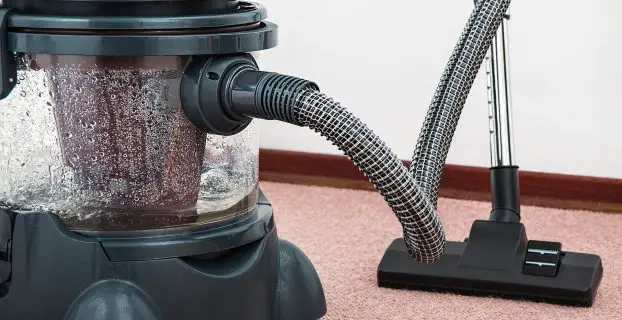 How to Use a Vacuum Cleaner Step by Step